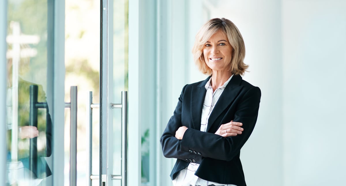 Portrait of confident mature psychologist working in modern office